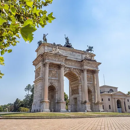 Arco Della Pace - Elegant For 3 Guests דירה